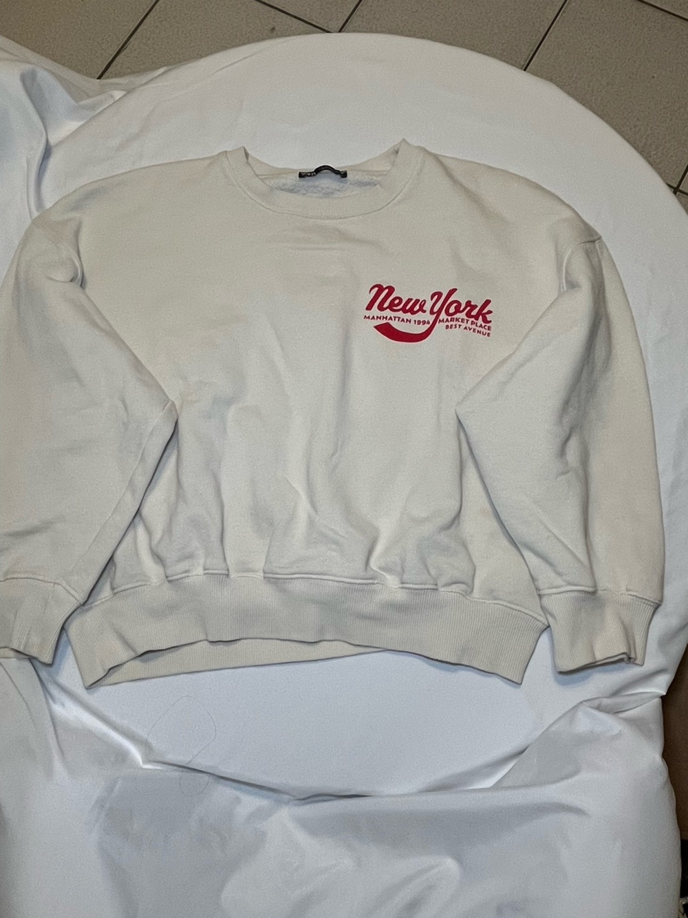 Zara Cream Sweatshirt with Red New York Graphic